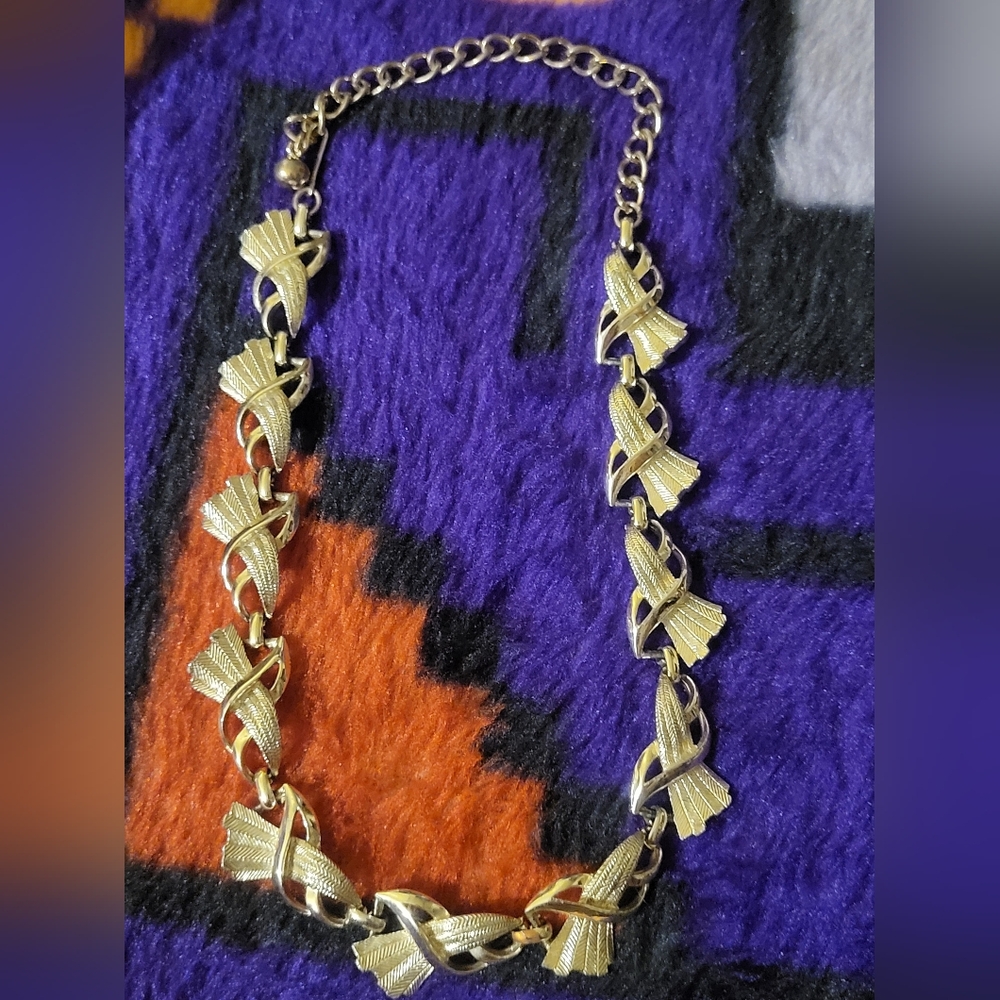 Coro Vintage Necklace Bow Ribbon Pattern